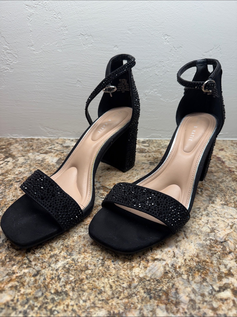 Kelly &Katie Caital-x in Black. 7.5
